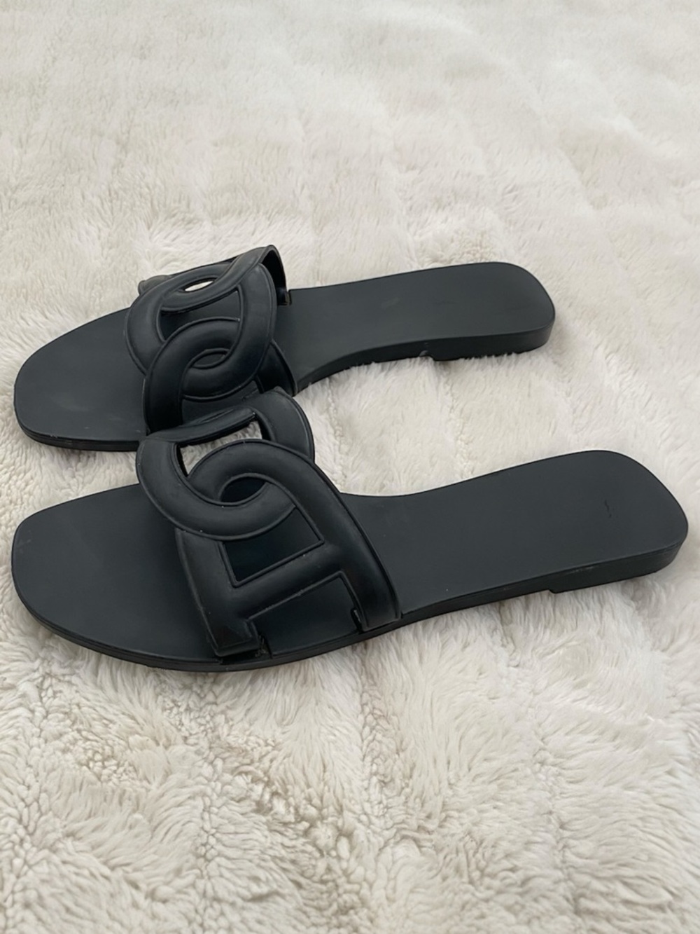 Classic Black Slide Sandals with Interlocked Strap Detail Size 7.5